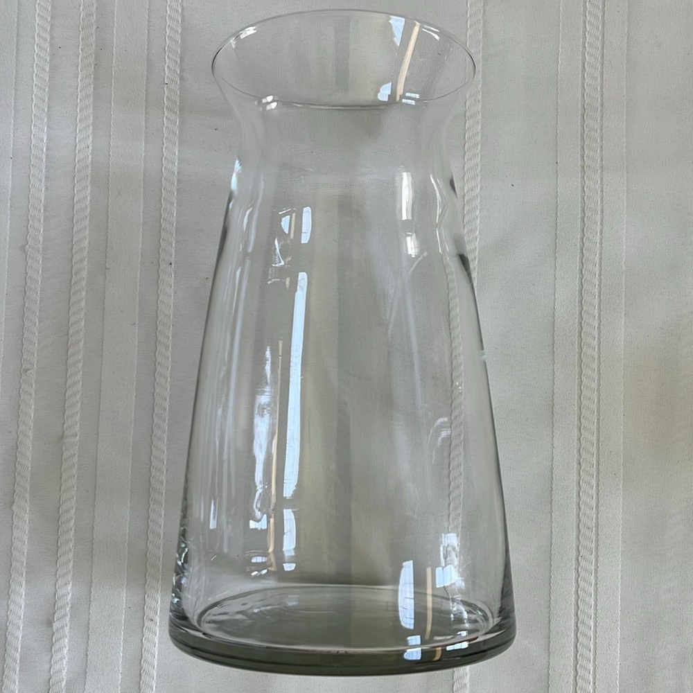 3 Clear Glass Vases Vintage Heights: 9" / 9" / 7.5" - Picture 8 of 13